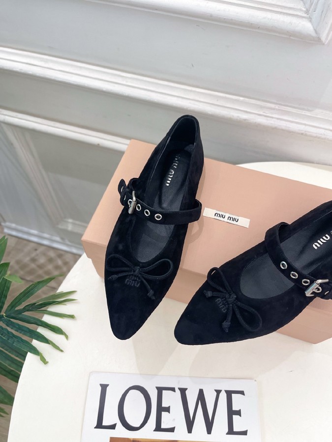最高級ミュウミュウスーパーコピー MiuMiu 2026新作 ミュウミュウ メリージェーン シューズ 黑 スエード リボン アイレット バックル MiuMiuメリージェーン コピー - 画像 (6)
