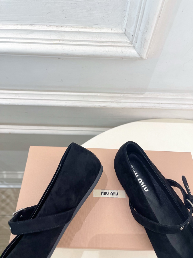 最高級ミュウミュウスーパーコピー MiuMiu 2026新作 ミュウミュウ メリージェーン シューズ 黑 スエード リボン アイレット バックル MiuMiuメリージェーン コピー - 画像 (8)