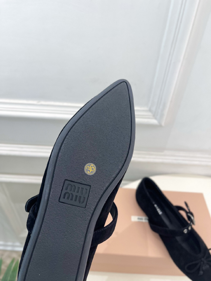 最高級ミュウミュウスーパーコピー MiuMiu 2026新作 ミュウミュウ メリージェーン シューズ 黑 スエード リボン アイレット バックル MiuMiuメリージェーン コピー - 画像 (9)