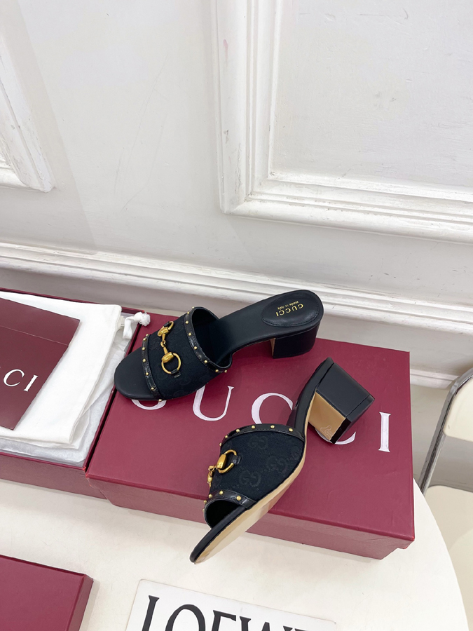 グッチ直営アウトレット店 靴 GUCCI ミュール レディース ブラック GGキャンバス ホースビット スタッズ ブロックヒール グッチ スライドサンダル - 画像 (5)