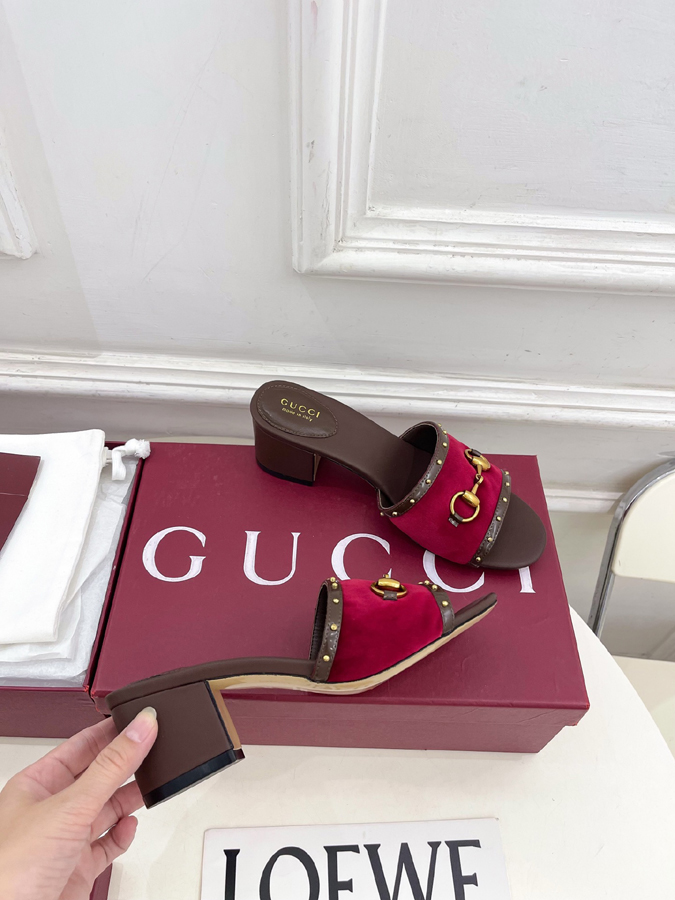 グッチ直営アウトレット店 靴 GUCCI グッチ Felice スライドサンダル ミュール スエード ホースビット スタッズ ブロックヒール グッチ ヒール - 画像 (4)