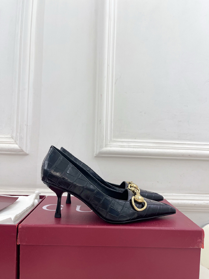 グッチ直営アウトレット店 靴 GUCCI グッチ パンプス ハイヒール クロコ型押しレザー ホースビット グッチ ポインテッドトゥ グッチ ヒール - 画像 (2)