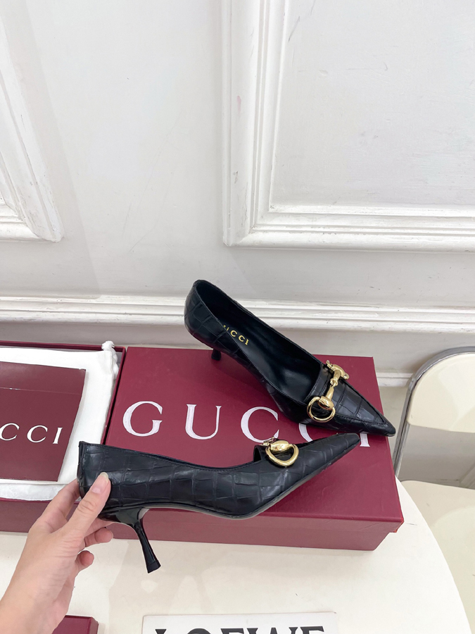 グッチ直営アウトレット店 靴 GUCCI グッチ パンプス ハイヒール クロコ型押しレザー ホースビット グッチ ポインテッドトゥ グッチ ヒール - 画像 (4)