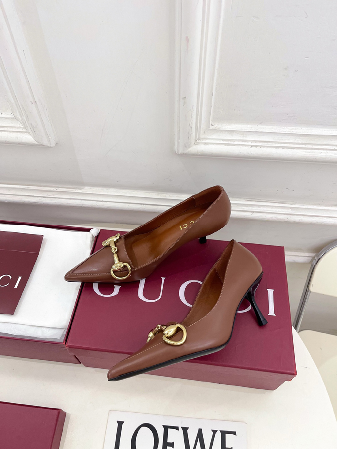 グッチ直営アウトレット店 靴 GUCCI グッチ Boulevard パンプス ハイヒール 光沢レザー ホースビット ポインテッドトゥ - 画像 (5)