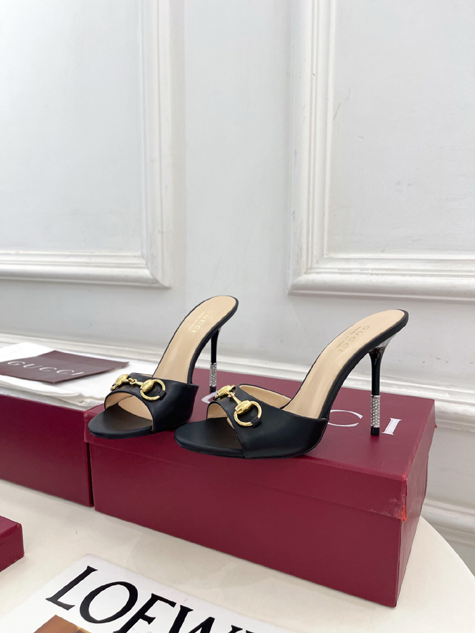 グッチ直営アウトレット店 靴 GUCCI グッチ サンダル ミュール ハイヒール レディース ブラック 光沢レザー ホースビット クリスタルヒール グッチ靴スーパーコピー - 画像 (3)