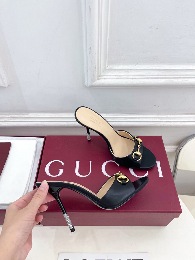 グッチ直営アウトレット店 靴 GUCCI グッチ サンダル ミュール ハイヒール レディース ブラック 光沢レザー ホースビット クリスタルヒール グッチ靴スーパーコピー - 画像 (4)