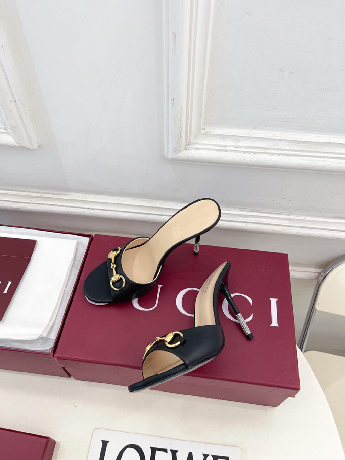 グッチ直営アウトレット店 靴 GUCCI グッチ サンダル ミュール ハイヒール レディース ブラック 光沢レザー ホースビット クリスタルヒール グッチ靴スーパーコピー - 画像 (5)