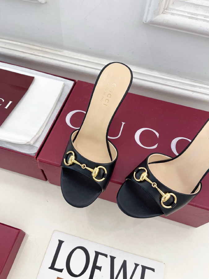 グッチ直営アウトレット店 靴 GUCCI グッチ サンダル ミュール ハイヒール レディース ブラック 光沢レザー ホースビット クリスタルヒール グッチ靴スーパーコピー - 画像 (6)