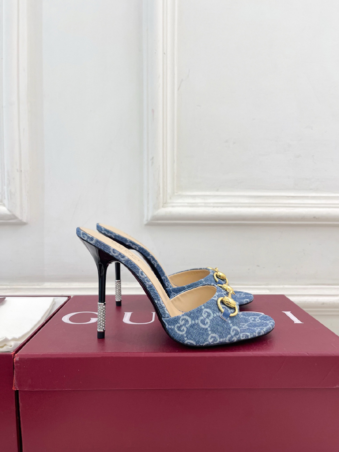 グッチ直営アウトレット店 靴 GUCCI グッチ サンダル ミュール ハイヒール デニムブルー GGデニム ホースビット クリスタルヒール グッチ 靴 買取 - 画像 (2)