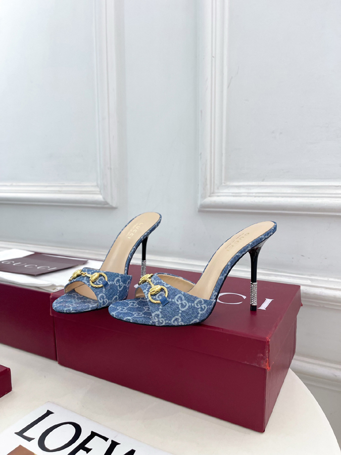 グッチ直営アウトレット店 靴 GUCCI グッチ サンダル ミュール ハイヒール デニムブルー GGデニム ホースビット クリスタルヒール グッチ 靴 買取 - 画像 (3)