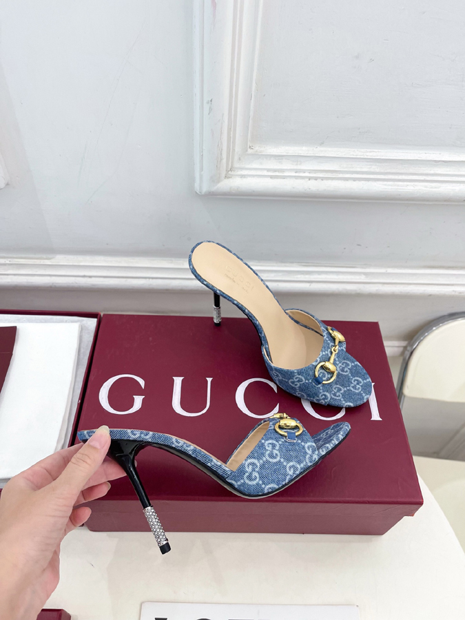 グッチ直営アウトレット店 靴 GUCCI グッチ サンダル ミュール ハイヒール デニムブルー GGデニム ホースビット クリスタルヒール グッチ 靴 買取 - 画像 (4)