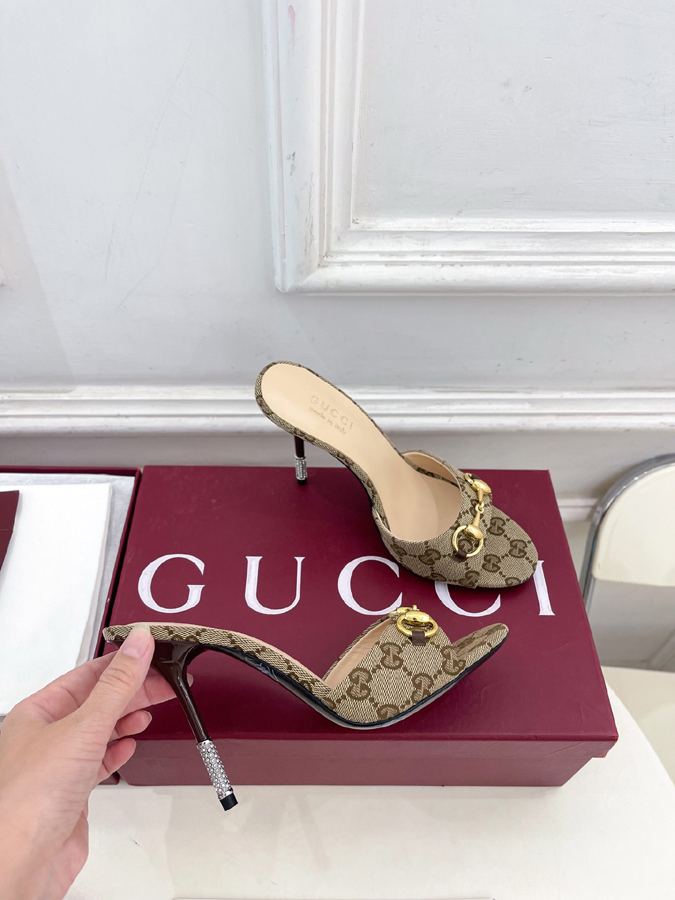 グッチ直営アウトレット店 靴 GUCCI グッチ サンダル ミュール ハイヒール GGキャンバス ホースビット クリスタルヒール グッチ 靴 サイズ感 - 画像 (4)
