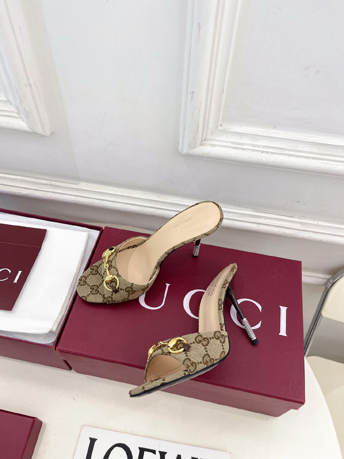 グッチ直営アウトレット店 靴 GUCCI グッチ サンダル ミュール ハイヒール GGキャンバス ホースビット クリスタルヒール グッチ 靴 サイズ感 - 画像 (5)