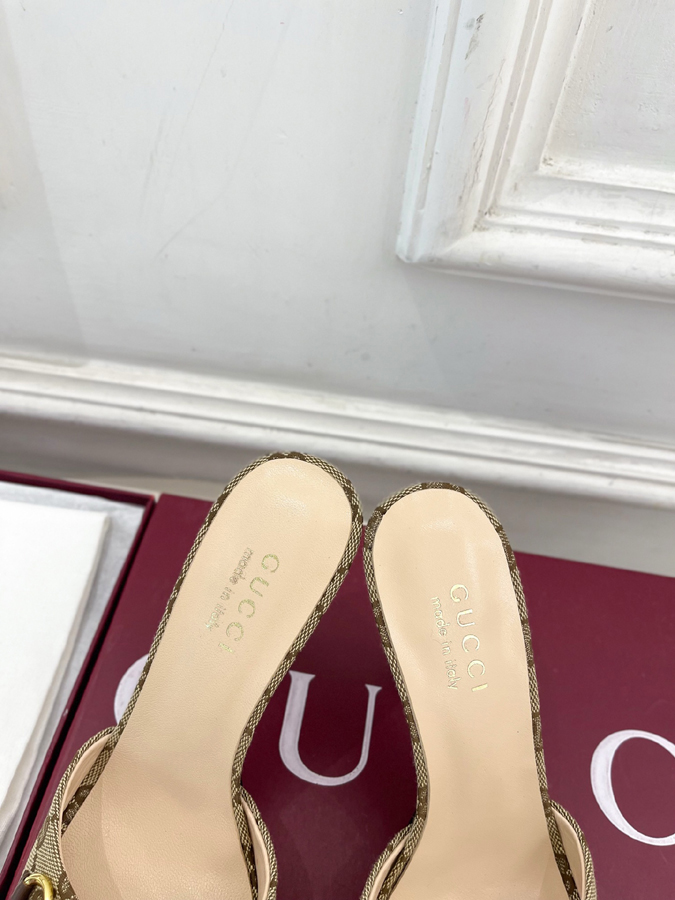 グッチ直営アウトレット店 靴 GUCCI グッチ サンダル ミュール ハイヒール GGキャンバス ホースビット クリスタルヒール グッチ 靴 サイズ感 - 画像 (7)